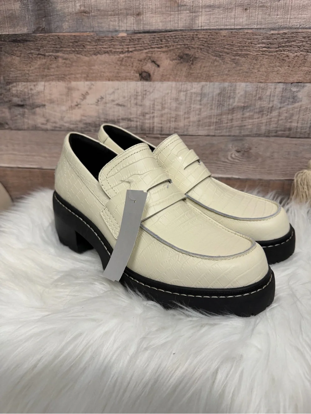Sorel White Leather Slip On Loafer 10.5